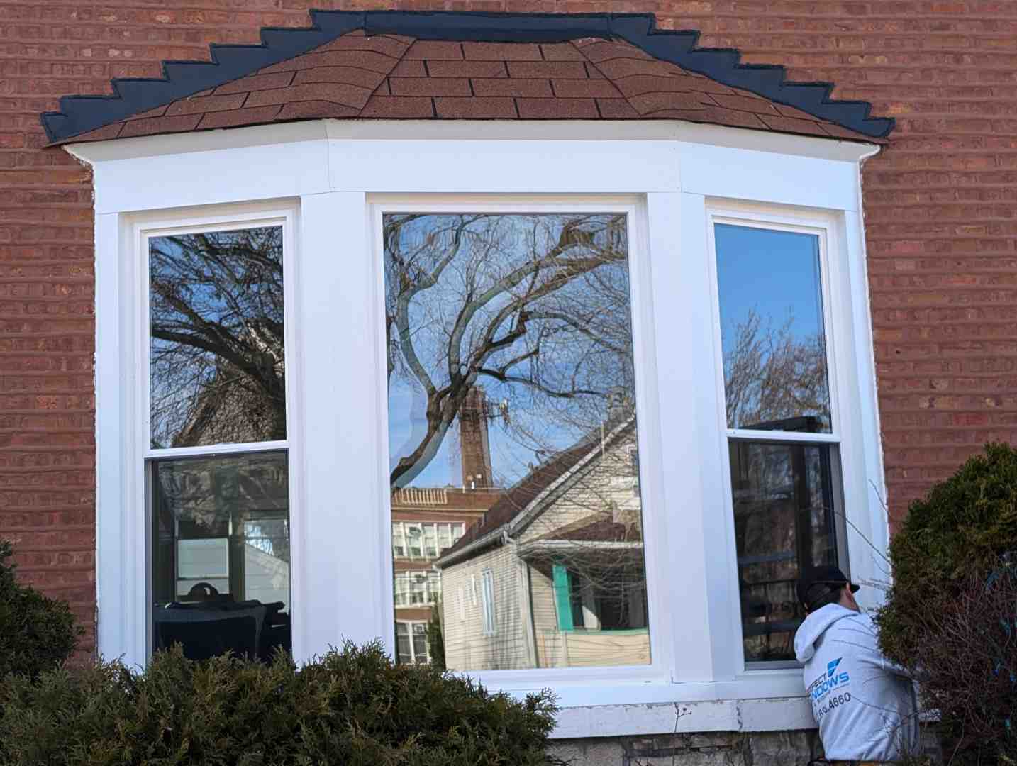 Featured image for post: Expert Tips for Bay Window Glass Replacement